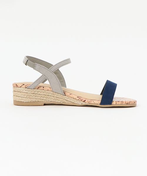 LBC（エルビーシー）の「【WEB限定 LLサイズ有り】スリムベルトサンダル（サンダル・レディース・ゴールド/イエロー/ネイビー/シルバー・X-LARGE/MEDIUM/LARGE）」の9枚目の写真