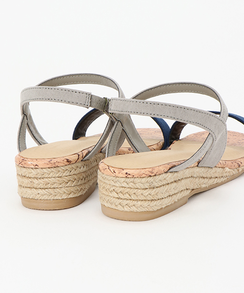 LBC（エルビーシー）の「【WEB限定 LLサイズ有り】スリムベルトサンダル（サンダル・レディース・ゴールド/イエロー/ネイビー/シルバー・X-LARGE/MEDIUM/LARGE）」の10枚目の写真