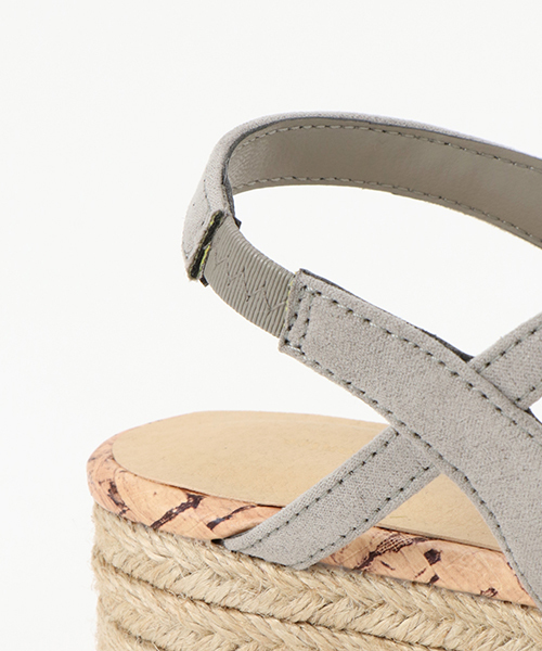 LBC（エルビーシー）の「【WEB限定 LLサイズ有り】スリムベルトサンダル（サンダル・レディース・ゴールド/イエロー/ネイビー/シルバー・X-LARGE/MEDIUM/LARGE）」の13枚目の写真