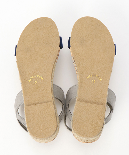 LBC（エルビーシー）の「【WEB限定 LLサイズ有り】スリムベルトサンダル（サンダル・レディース・ゴールド/イエロー/ネイビー/シルバー・X-LARGE/MEDIUM/LARGE）」の15枚目の写真