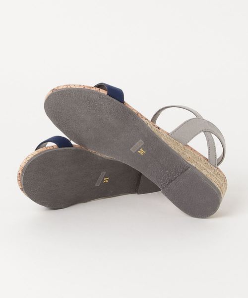 LBC（エルビーシー）の「【WEB限定 LLサイズ有り】スリムベルトサンダル（サンダル・レディース・ゴールド/イエロー/ネイビー/シルバー・X-LARGE/MEDIUM/LARGE）」の6枚目の写真