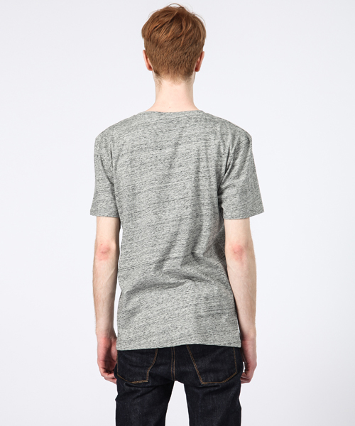 Maison Kitsune(メゾンキツネ)の「【KITSUNE TEE】KISS TSUNE TEE(Tシャツ/カットソー・メンズ・グレー/ブルー・X-SMALL/LARGE/MEDIUM/SMALL)」の7枚目の写真