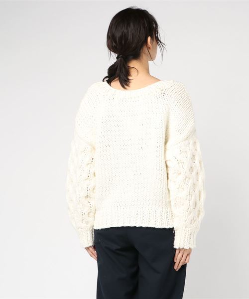 Emma Taylor（エマテイラー）の「ハンドニットアランスリーブプルオーバー（ニット/セーター・レディース・ホワイト/ネイビー・FREE）」の4枚目の写真