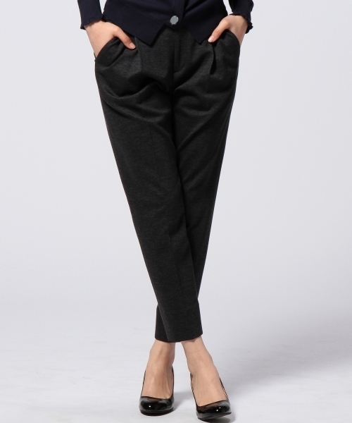UNITED ARROWS(ユナイテッドアローズ)の「UAB A/N/R PONTE タック パンツ②◇(その他パンツ・レディース・グレー/ブラック・40/36/38/34)」の2枚目の写真