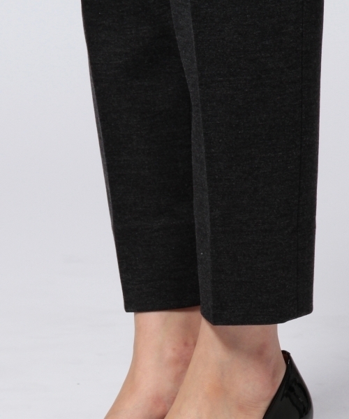 UNITED ARROWS(ユナイテッドアローズ)の「UAB A/N/R PONTE タック パンツ②◇(その他パンツ・レディース・グレー/ブラック・40/36/38/34)」の10枚目の写真