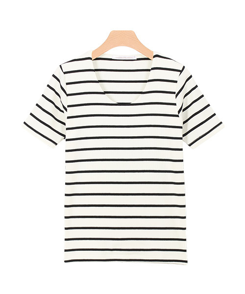 Pierrot(ピエロ)の「ネックが選べる 半袖テレコリブ カットソー(Tシャツ/カットソー・レディース・ネイビー/パープル系その他4/パープル系その他2/ホワイト系その他3/ブラック系その他4/パープル系その他/ブルーパープル/オレンジ系その他/ホワイト系その他2/オフホワイト/杢グレー/グリーン/ブラック系その他5/ブラック系その他/ブラック/オレンジ系その他2/ブルー系その他2/オレンジ系その他3/グレー系その他2/ブラック系その他2/グリーン系その他/ブルー系その他/パープル系その他5/ホワイト系その他5/グレー系その他/グリーン系その他2/イエロー系その他/パープル系その他3/ブラック系その他3/ホワイト系その他4/ホワイト系その他/ベージュ系その他2/イエロー・L/M)」の6枚目の写真