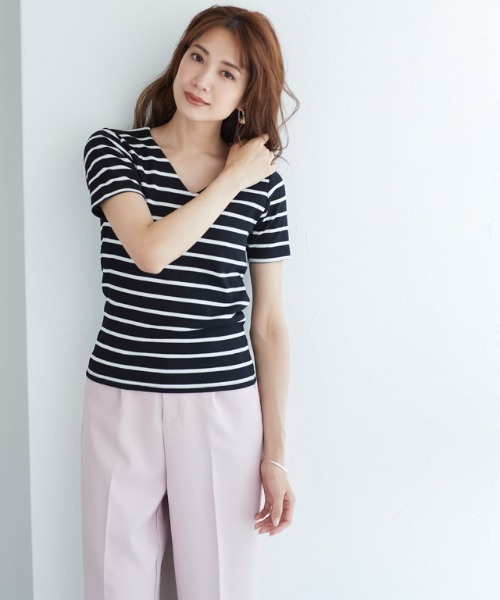 Pierrot(ピエロ)の「ネックが選べる 半袖テレコリブ カットソー(Tシャツ/カットソー・レディース・ネイビー/パープル系その他4/パープル系その他2/ホワイト系その他3/ブラック系その他4/パープル系その他/ブルーパープル/オレンジ系その他/ホワイト系その他2/オフホワイト/杢グレー/グリーン/ブラック系その他5/ブラック系その他/ブラック/オレンジ系その他2/ブルー系その他2/オレンジ系その他3/グレー系その他2/ブラック系その他2/グリーン系その他/ブルー系その他/パープル系その他5/ホワイト系その他5/グレー系その他/グリーン系その他2/イエロー系その他/パープル系その他3/ブラック系その他3/ホワイト系その他4/ホワイト系その他/ベージュ系その他2/イエロー・L/M)」の11枚目の写真