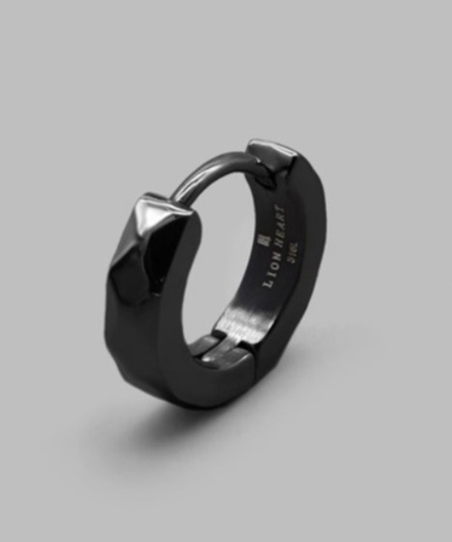 LION HEART（ライオンハート）の「【LION HEART】LH-1 WEB限定 カッティングフープピアス 03EA0015　メンズギフト/誕生日/クリスマス/プレゼント/ペアアクセ（ピアス（片耳用）・メンズ・ブラック/シルバー/ゴールド/シルバー×ゴールド/ブラック系その他3/シルバー系その他2/ブラック系その他2/シルバー系その他3/ピンク/ブルー/ブラック系その他4/ブラック系その他6/ブラック系その他5・FREE）」の6枚目の写真