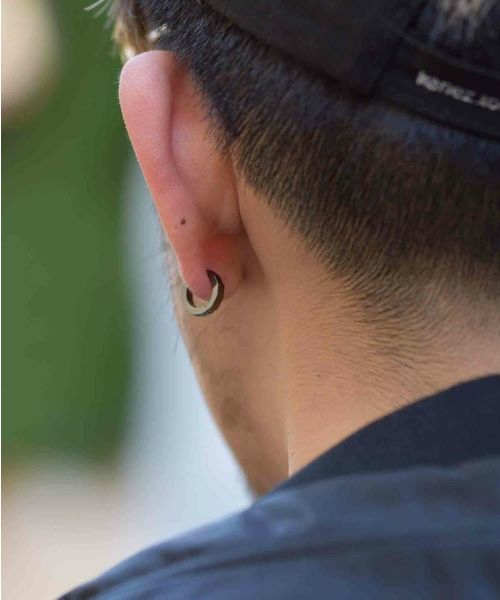 LION HEART（ライオンハート）の「【LION HEART】LH-1 WEB限定 カッティングフープピアス 03EA0015　メンズギフト/誕生日/クリスマス/プレゼント/ペアアクセ（ピアス（片耳用）・メンズ・ブラック/シルバー/ゴールド/シルバー×ゴールド/ブラック系その他3/シルバー系その他2/ブラック系その他2/シルバー系その他3/ピンク/ブルー/ブラック系その他4/ブラック系その他6/ブラック系その他5・FREE）」の15枚目の写真