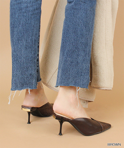 RANDA(ランダ)の「ポインテッドトゥミュールパンプス(パンプス・レディース・ブラック/ブラウン/アイボリー/オレンジ・S/M/L/LL)」の2枚目の写真