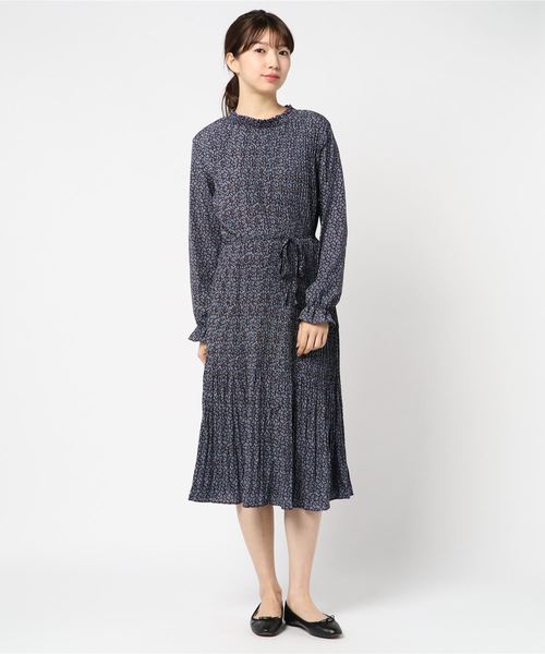 PARKS TOKYO SELECT(パークストウキョウセレクト)の「クルーネックプリーツワンピース(ワンピース・レディース・ブラック/ネイビー/アイボリー/キャメル・FREE)」の7枚目の写真