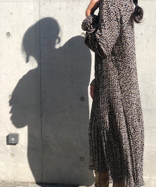 PARKS TOKYO SELECT(パークストウキョウセレクト)の「クルーネックプリーツワンピース(ワンピース・レディース・ブラック/ネイビー/アイボリー/キャメル・FREE)」の13枚目の写真