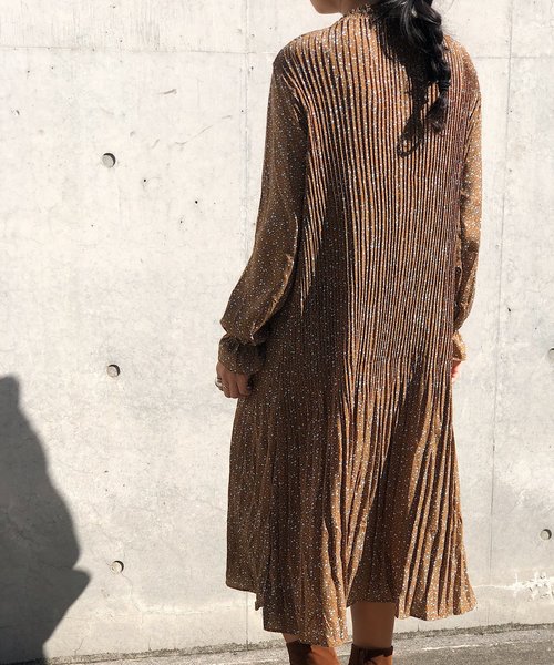 PARKS TOKYO SELECT(パークストウキョウセレクト)の「クルーネックプリーツワンピース(ワンピース・レディース・ブラック/ネイビー/アイボリー/キャメル・FREE)」の21枚目の写真