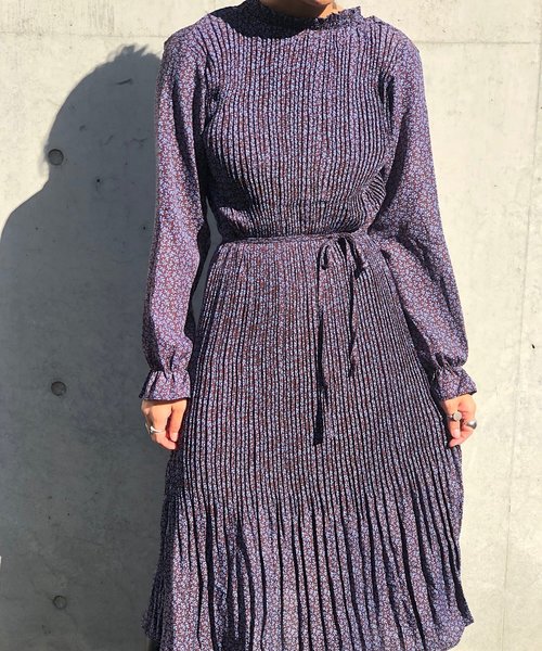 PARKS TOKYO SELECT(パークストウキョウセレクト)の「クルーネックプリーツワンピース(ワンピース・レディース・ブラック/ネイビー/アイボリー/キャメル・FREE)」の14枚目の写真