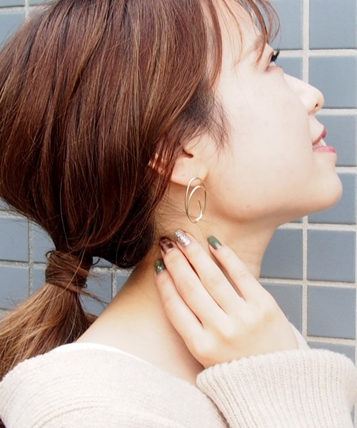 SALON(サロン)の「手作業で仕上げた真鍮線ピアス(ピアス(両耳用)・レディース・シルバー/ゴールド・FREE)」の3枚目の写真