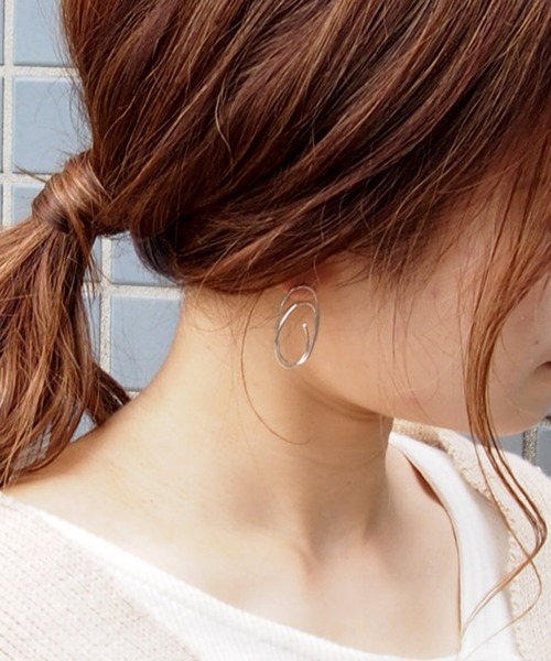 SALON(サロン)の「手作業で仕上げた真鍮線ピアス(ピアス(両耳用)・レディース・シルバー/ゴールド・FREE)」の6枚目の写真