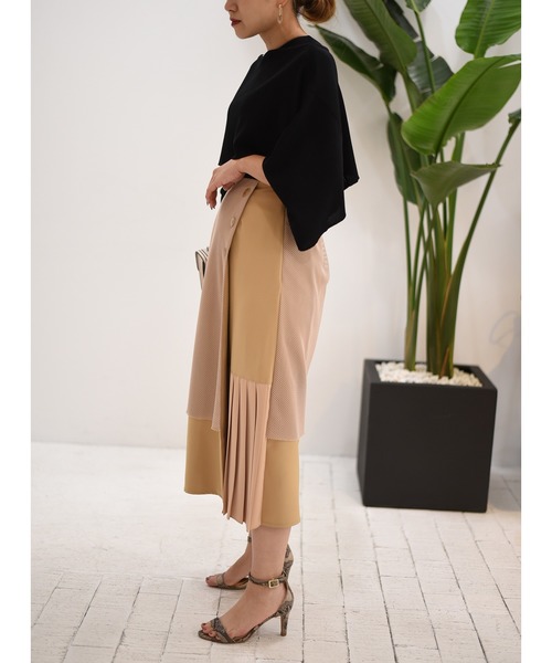 Eimee Law(エイミーロウ)の「【Eimee Law】ショートニットPO×アシメタンクレイヤードニット(ニット/セーター・レディース・ブラック/アイボリー/モカ・38)」の9枚目の写真