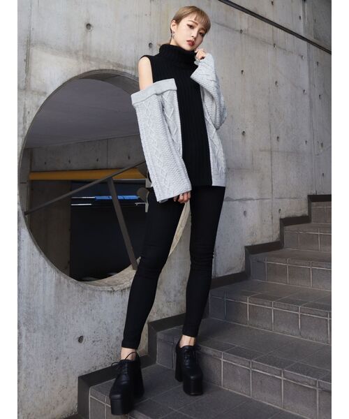 EMODA（エモダ）の「ラウンドバルキーシューズ（ローファー・レディース・ブラック/ベージュ/レッド・SMALL/MEDIUM/LARGE）」の4枚目の写真