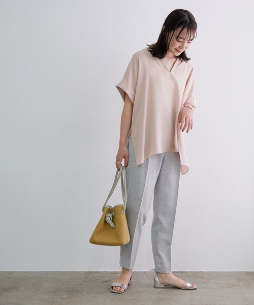 ADAM ET ROPE'（アダムエロペ）の「エステルツイルドルマンブラウス（シャツ/ブラウス・レディース・グリーン/ダークブラウン/ピンク/ホワイト・FREE）」の17枚目の写真