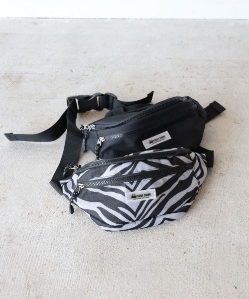 PAGEBOY（ページボーイ）の「FIRSTDOWNボディバッグ（ボディバッグ/ウエストポーチ・レディース・ブラック/パープル/ゼブラ・FREE）」の3枚目の写真