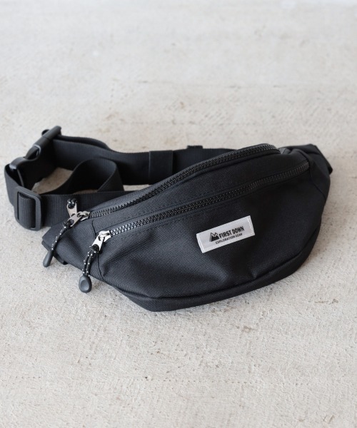 PAGEBOY（ページボーイ）の「FIRSTDOWNボディバッグ（ボディバッグ/ウエストポーチ・レディース・ブラック/パープル/ゼブラ・FREE）」の2枚目の写真