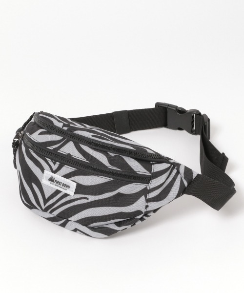 PAGEBOY（ページボーイ）の「FIRSTDOWNボディバッグ（ボディバッグ/ウエストポーチ・レディース・ブラック/パープル/ゼブラ・FREE）」の13枚目の写真