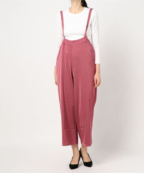 STYLEBLOCK(スタイルブロック)の「サロペットマットサテンパンツ(サロペット/オーバーオール・レディース・ブラック/パープル/グレイッシュベージュ/モカ・M)」の4枚目の写真