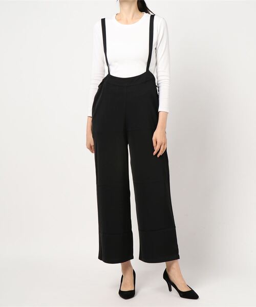 STYLEBLOCK(スタイルブロック)の「サロペットマットサテンパンツ(サロペット/オーバーオール・レディース・ブラック/パープル/グレイッシュベージュ/モカ・M)」の2枚目の写真