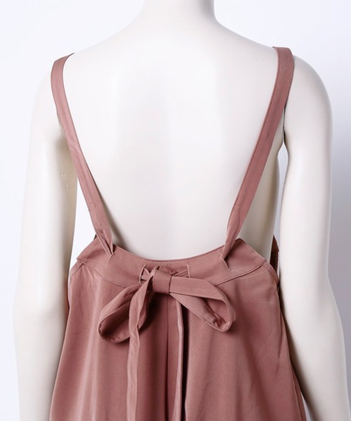 STYLEBLOCK(スタイルブロック)の「サロペットマットサテンパンツ(サロペット/オーバーオール・レディース・ブラック/パープル/グレイッシュベージュ/モカ・M)」の9枚目の写真