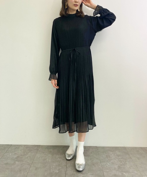 earth music&ecology（アースミュージックアンドエコロジー）の「2WAYリボン消しプリーツワンピース　＊（ワンピース・レディース・ブラック/ラベンダー/ドット/ブラック系その他5・FREE）」の8枚目の写真