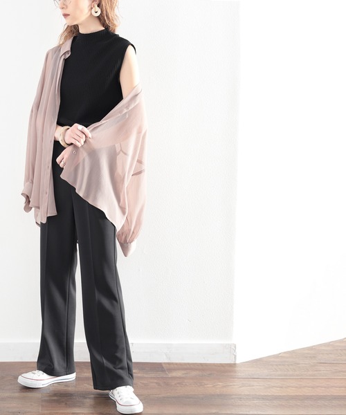 さらり、大人こなれ感。オーガニックコットンノースリーブハイネックリブニット