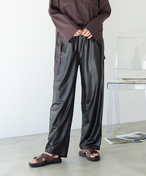 Solace（ソレイス）の「クロスストラップパイソンサンダル/solace（サンダル・レディース・ホワイト/ブラック/ブラウン・MEDIUM/LARGE）」の19枚目の写真