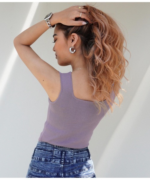 ANAP（アナップ）の「スクエアネックニットタンクトップ（タンクトップ・レディース・パープル/ブルー/アイボリー/ブラック・FREE）」の4枚目の写真