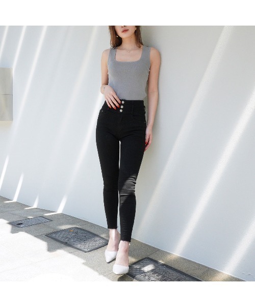 ANAP（アナップ）の「スクエアネックニットタンクトップ（タンクトップ・レディース・パープル/ブルー/アイボリー/ブラック・FREE）」の5枚目の写真