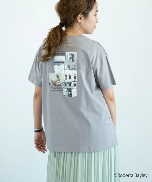 earth music&ecology(アースミュージックアンドエコロジー)の「【WEB限定】Roberta Bayley Tシャツ B *(Tシャツ/カットソー・レディース・オフホワイト/ライトグレー・M/L)」の2枚目の写真