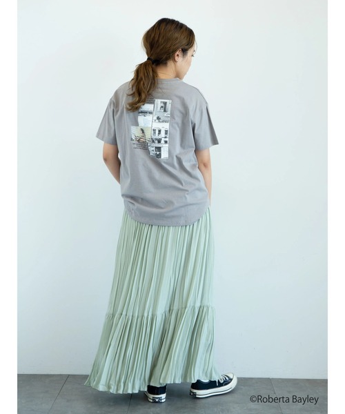 earth music&ecology(アースミュージックアンドエコロジー)の「【WEB限定】Roberta Bayley Tシャツ B *(Tシャツ/カットソー・レディース・オフホワイト/ライトグレー・M/L)」の8枚目の写真
