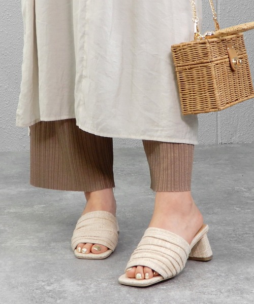 alala（アララ）の「ドレープミュール　◇（サンダル・レディース・ナチュラル/ブラック/アイボリー/グレイッシュベージュ・LL/S/M/L）」の4枚目の写真