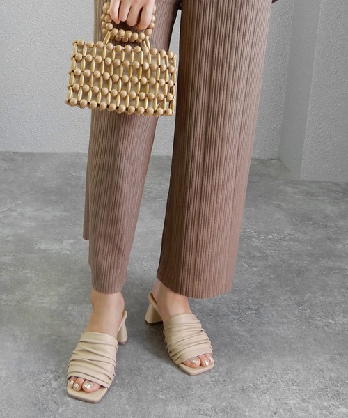 alala（アララ）の「ドレープミュール　◇（サンダル・レディース・ナチュラル/ブラック/アイボリー/グレイッシュベージュ・LL/S/M/L）」の22枚目の写真