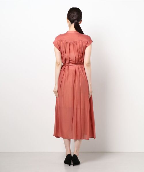 NICOLE white（ニコルホワイト）の「バンドカラーロングワンピース（ワンピース・レディース・オレンジ/オフホワイト/ブラック・FREE）」の4枚目の写真