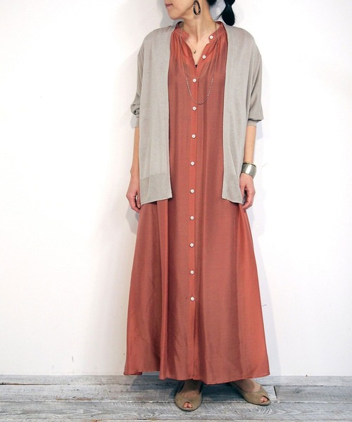 NICOLE white（ニコルホワイト）の「バンドカラーロングワンピース（ワンピース・レディース・オレンジ/オフホワイト/ブラック・FREE）」の3枚目の写真