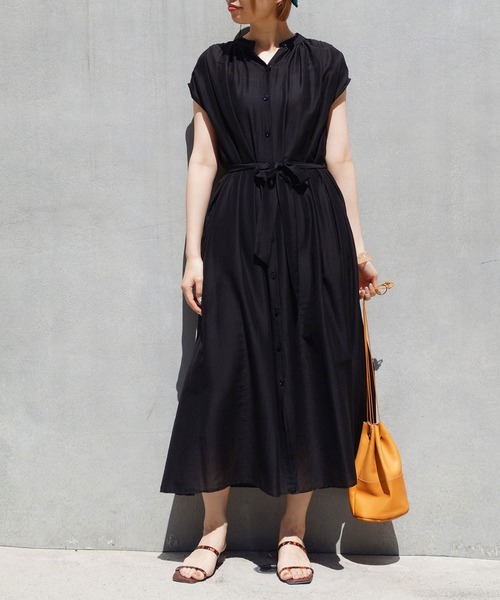 NICOLE white（ニコルホワイト）の「バンドカラーロングワンピース（ワンピース・レディース・オレンジ/オフホワイト/ブラック・FREE）」の2枚目の写真