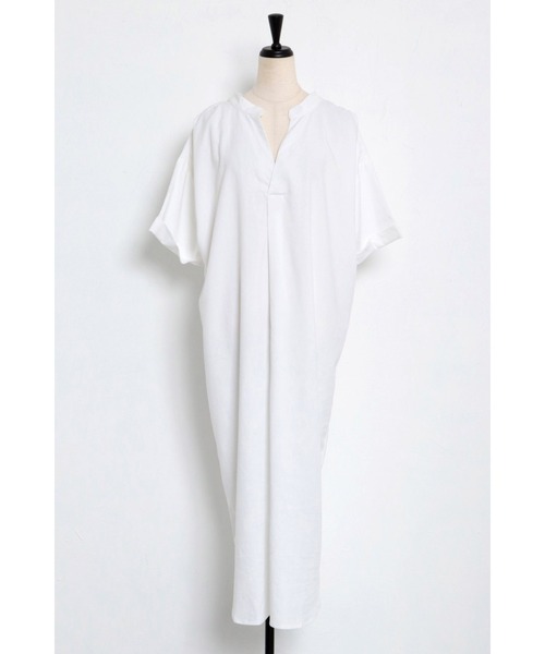 バックデザインVネックワンピース