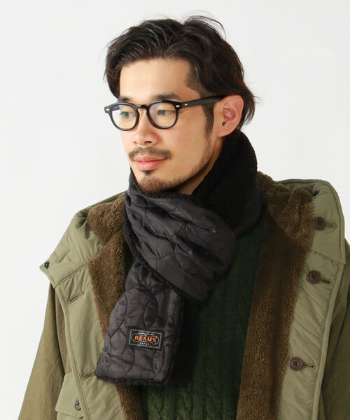 BEAMS PLUS（ビームスプラス）の「BEAMS PLUS / ボア キルト マフラー（マフラー・メンズ・ブラック/オリーブ・ONE SIZE）」の3枚目の写真
