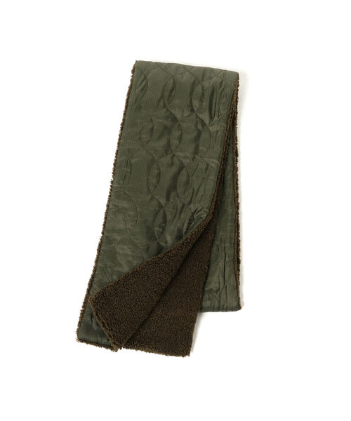 BEAMS PLUS（ビームスプラス）の「BEAMS PLUS / ボア キルト マフラー（マフラー・メンズ・ブラック/オリーブ・ONE SIZE）」の15枚目の写真