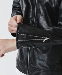 NANO universe（ナノユニバース）の「WONDER LIGHT LEATHER シングル
