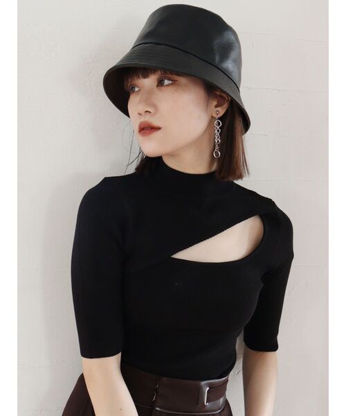 MURUA(ムルーア)の「変形ネックタートルニット(ニット/セーター・レディース・ブラック/ブラウン/アイボリー/モカ・FREE)」の3枚目の写真