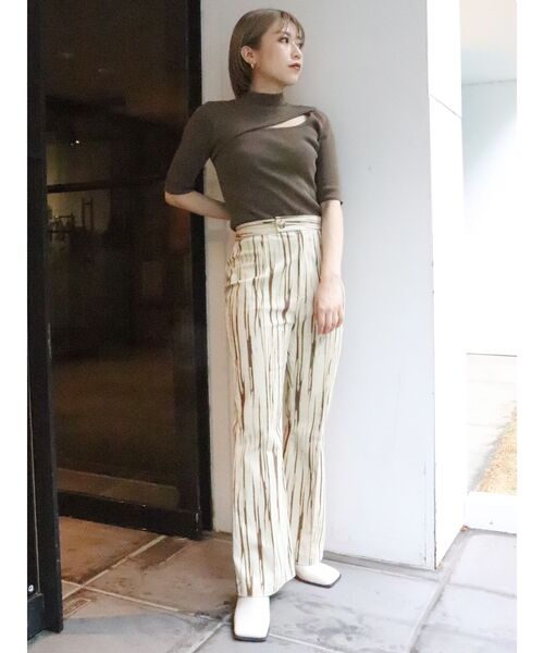 MURUA(ムルーア)の「変形ネックタートルニット(ニット/セーター・レディース・ブラック/ブラウン/アイボリー/モカ・FREE)」の8枚目の写真