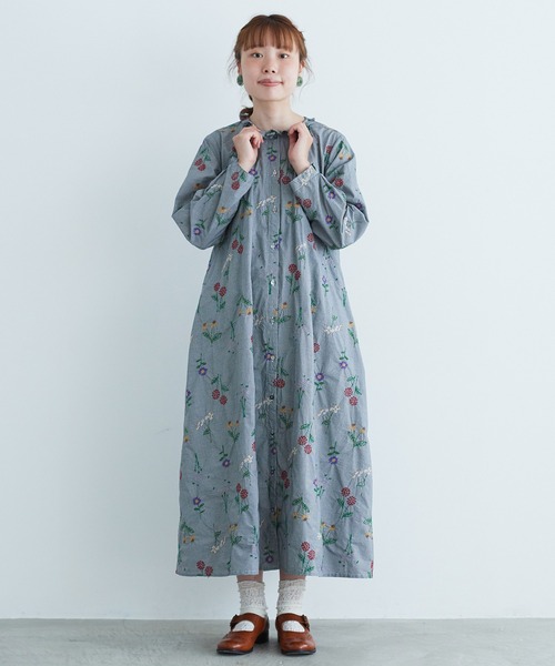 chambre de charme(シャンブルドゥシャーム)の「cdc お花図鑑刺繍 タック衿ワンピース(ワンピース・レディース・チェック・FREE)」の2枚目の写真