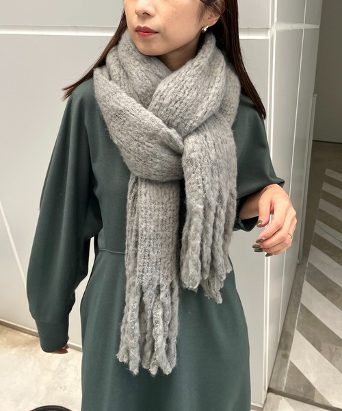 CAPRICIEUX LE'MAGE（カプリシューレマージュ）の「リサイクルフリンジストール（マフラー・レディース・アイボリー/ライトグレー/セージグリーン/ブルー・ONE SIZE）」の4枚目の写真