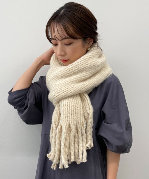 CAPRICIEUX LE'MAGE（カプリシューレマージュ）の「リサイクルフリンジストール（マフラー・レディース・アイボリー/ライトグレー/セージグリーン/ブルー・ONE SIZE）」の10枚目の写真